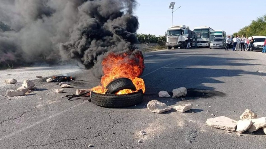 سوسة : غلق الطريق احتجاجا على الزيادة الأخيرة في الأسعار	