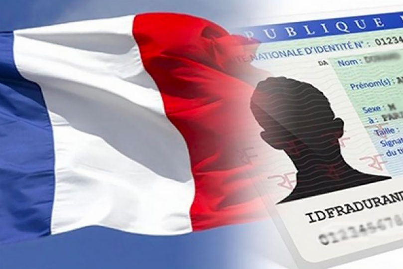 فرنسا تمنح الجنسية لألفي موظف أجنبي