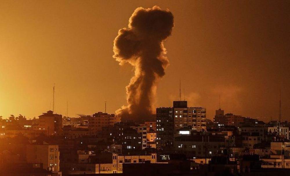 الكيان المحتلّ يقصف موقعين وسط قطاع غزة
